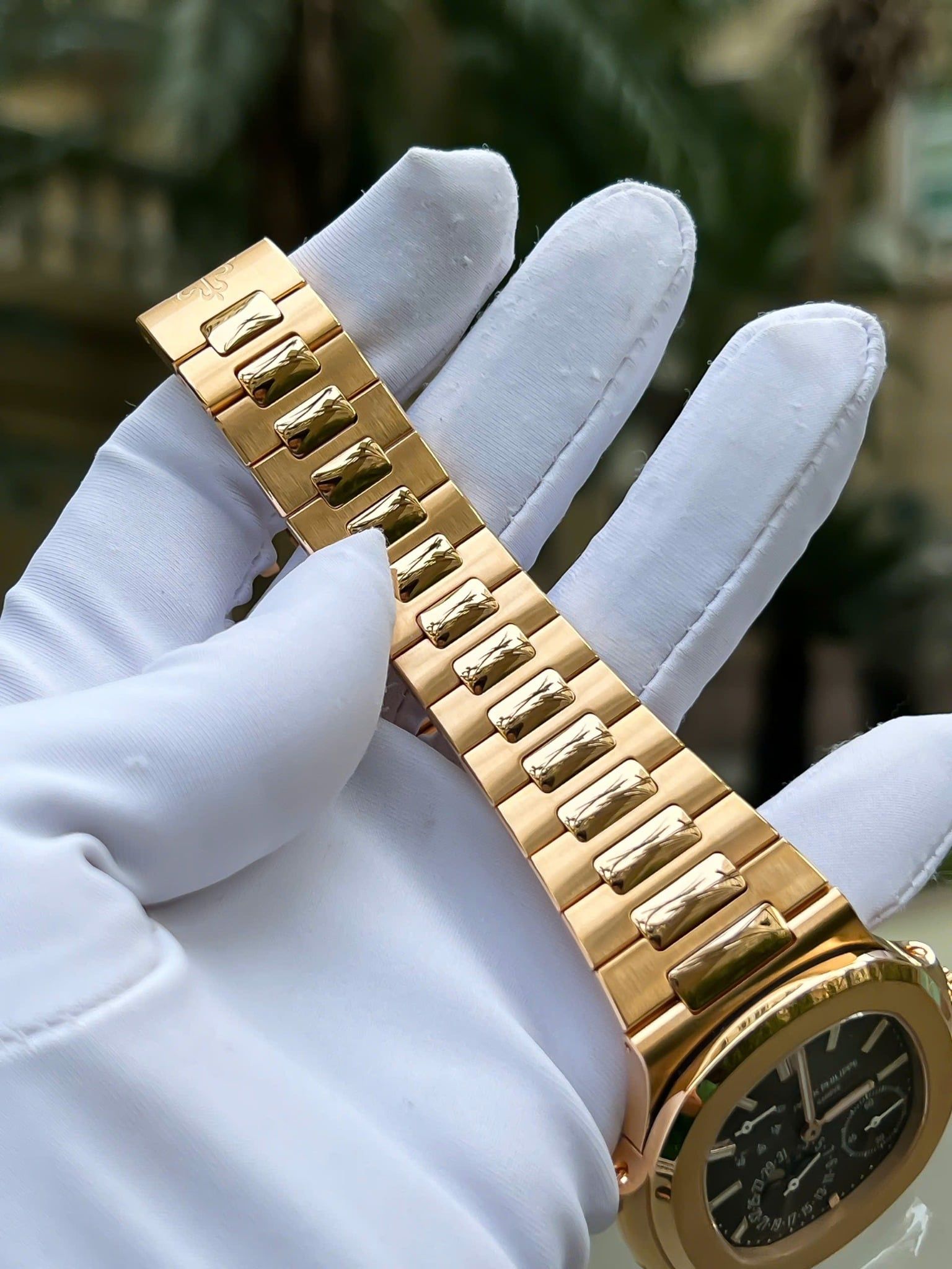 Đồng hồ Patek Philippe Nautilus Moon Phase 5712/1R-001 Chế Tác Bọc Vàng Thật