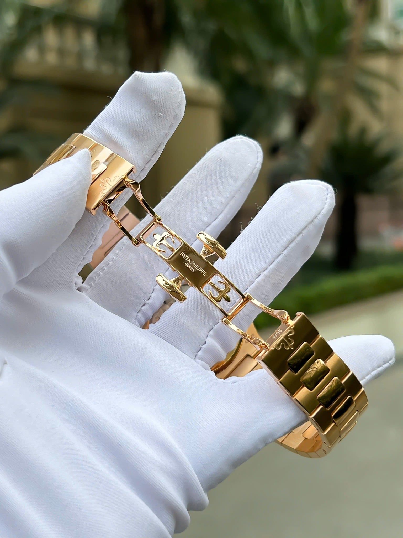 Đồng hồ Patek Philippe Nautilus Moon Phase 5712/1R-001 Chế Tác Bọc Vàng Thật