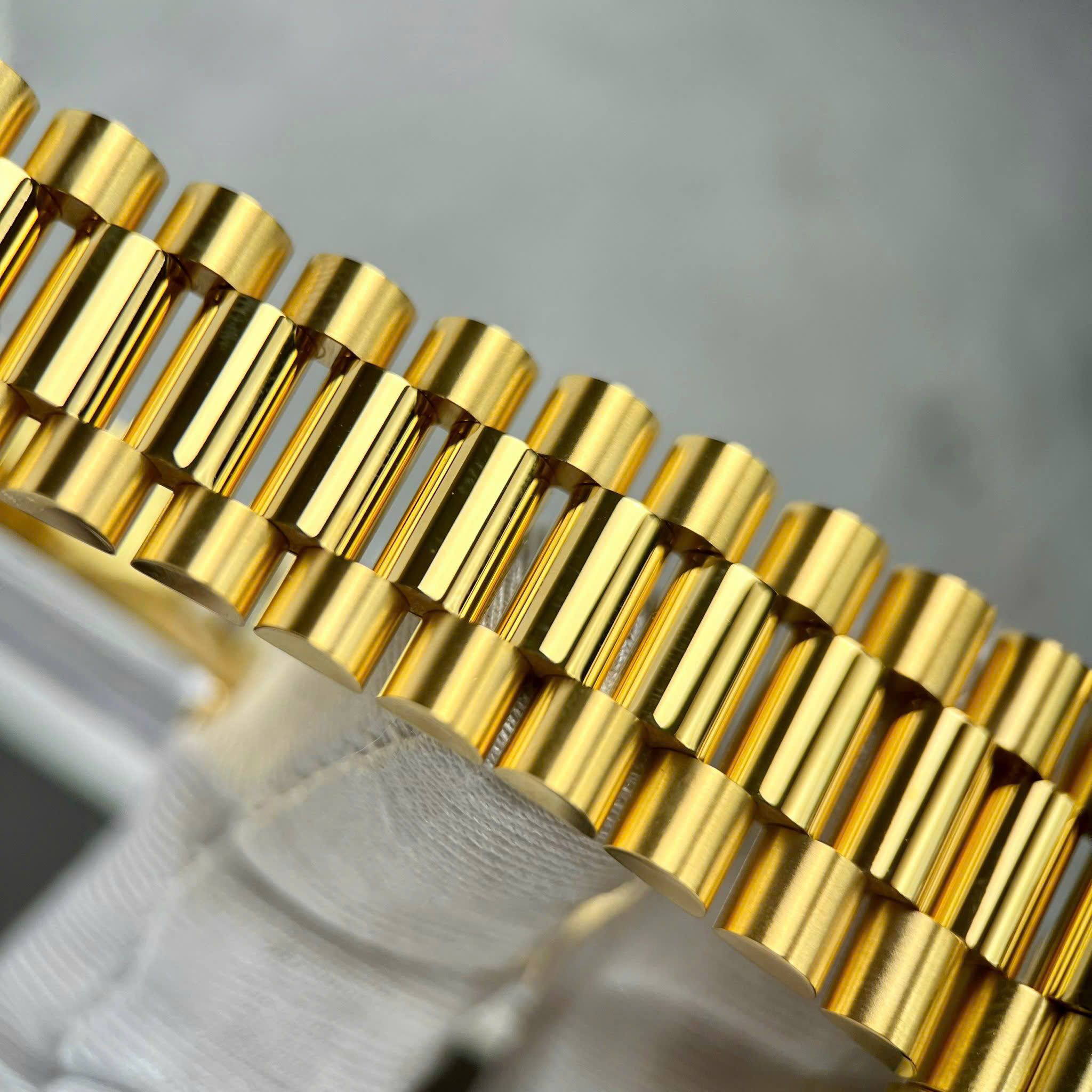 Rolex Oyster Perpetual Day-Date 40mm Vàng 18K Bezel Kim Cương