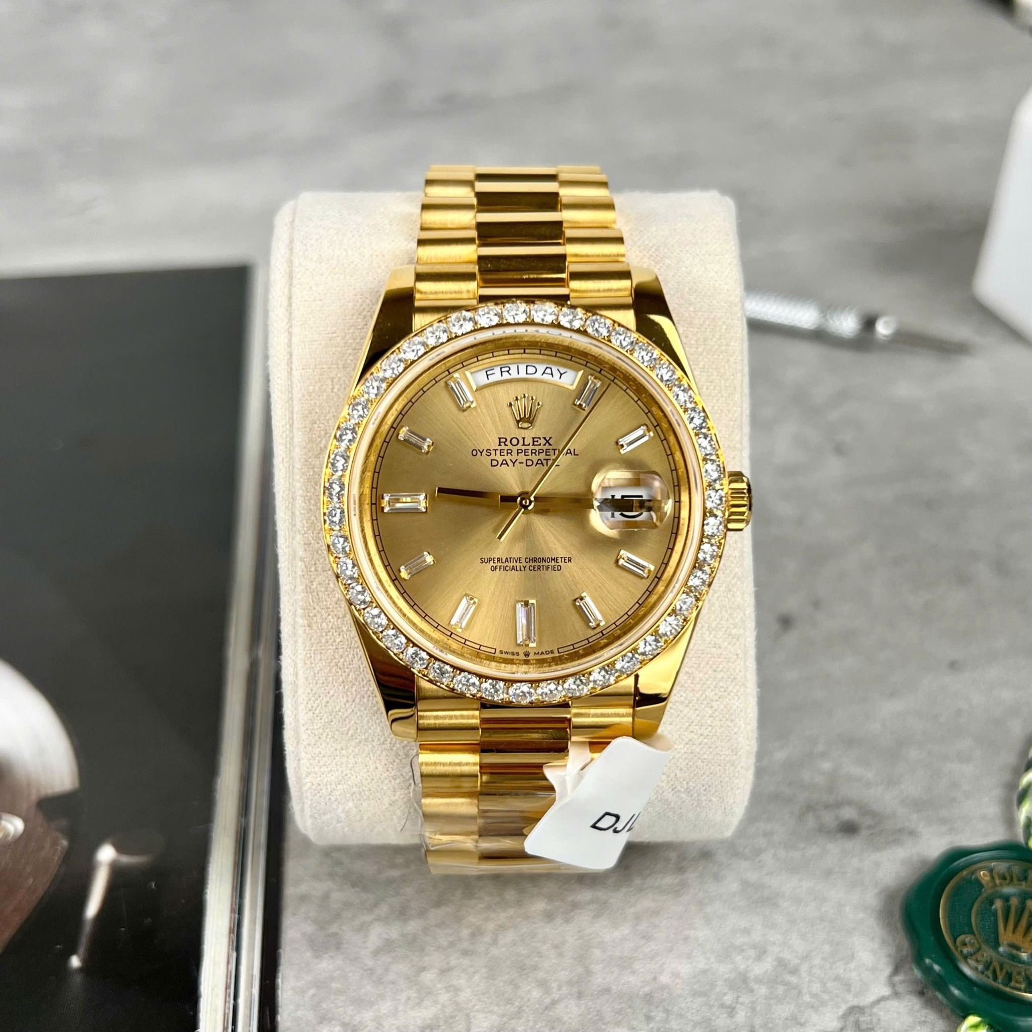 Rolex Oyster Perpetual Day-Date 40mm Vàng 18K Bezel Kim Cương