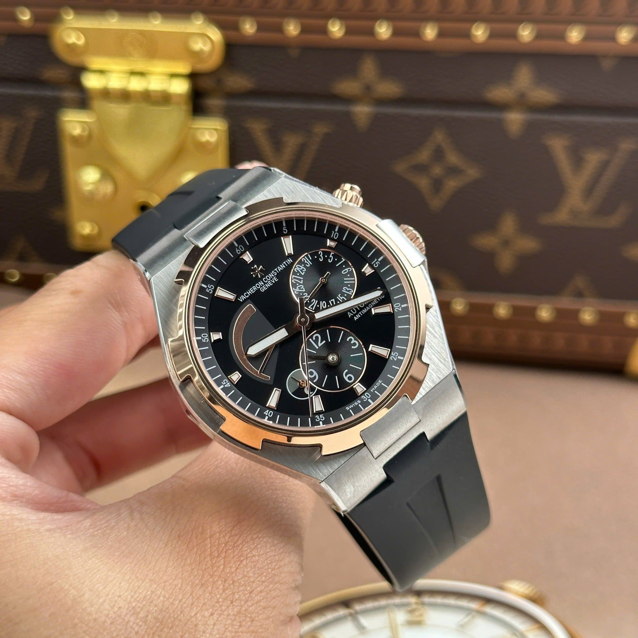 VACHERON CONSTANTIN OVERSEAS 42 MM - Đồng Hồ Vacheron Constantin - Nam