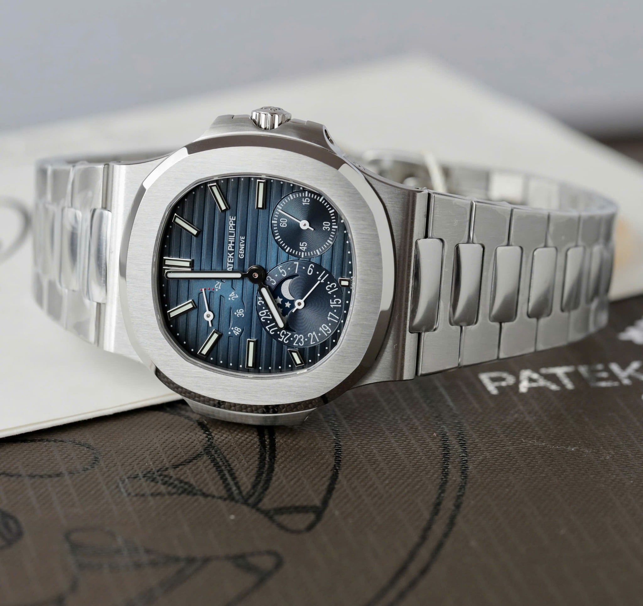 PATEK PHILIPPE NAUTILUS 40 MM - Đồng Hồ Patek Philippe - Namc
