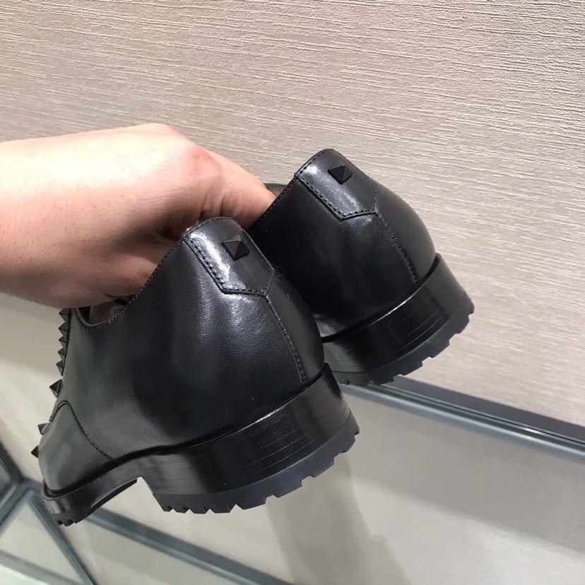 Giày Tây Valentino Garavani Oxford Màu đen Mũi Tròn