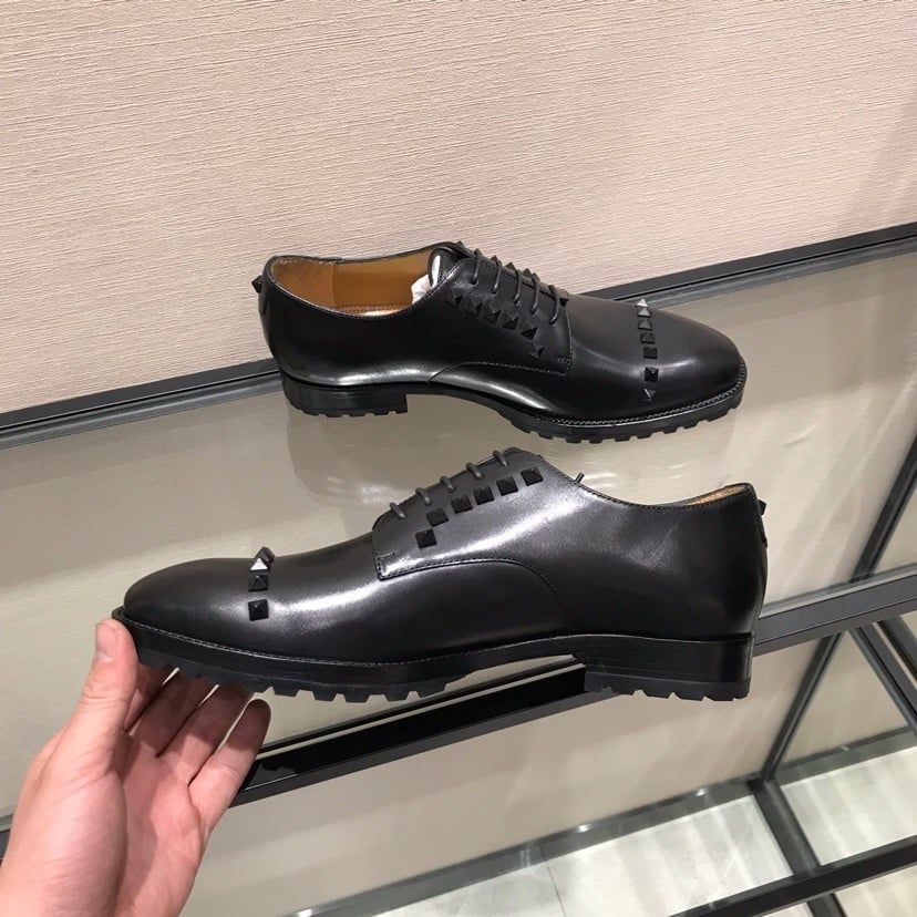 Giày Tây Valentino Garavani Oxford Màu đen Mũi Tròn