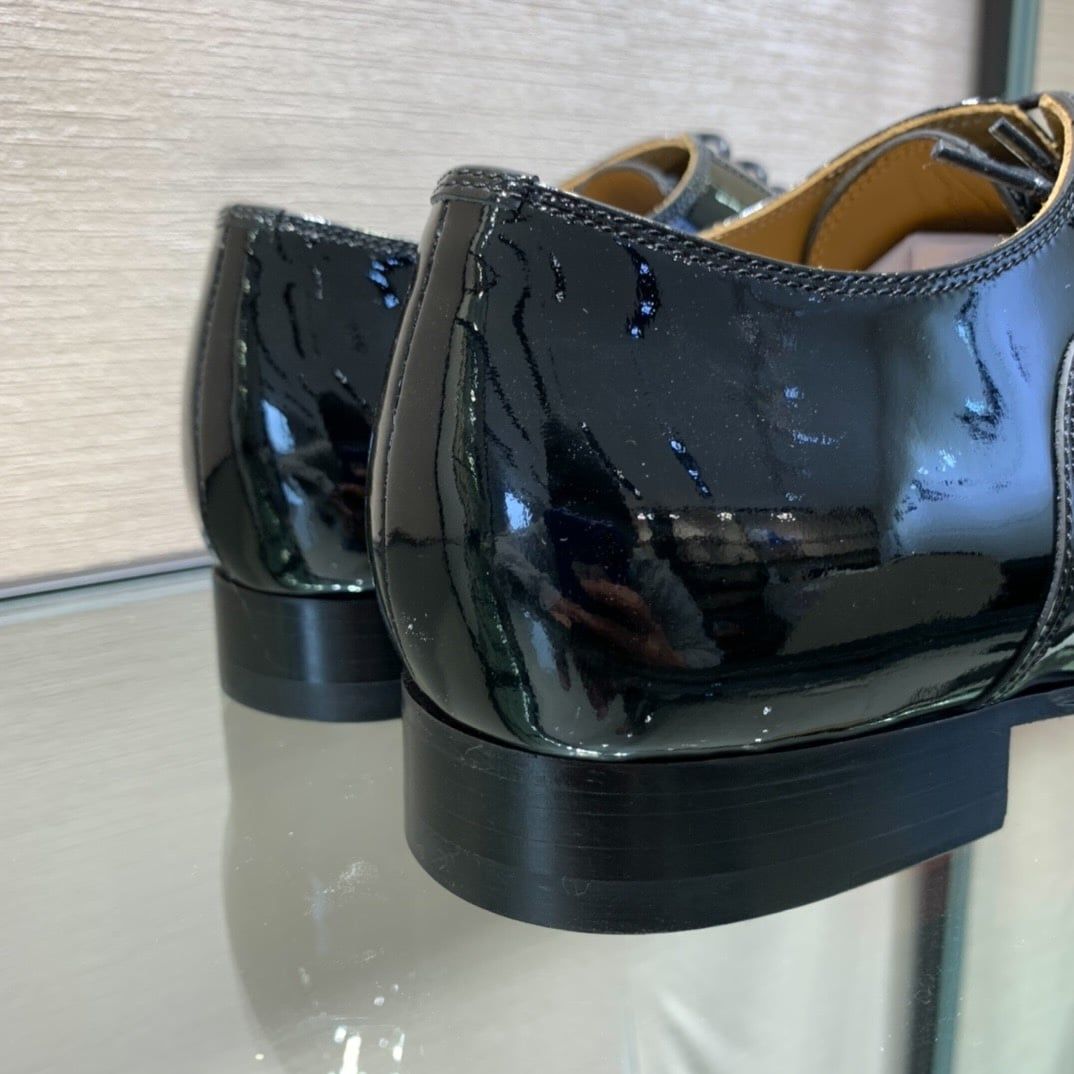 Giày Tây Christian Louboutin Oxford Màu Đen Bóng Mũi Nhọn