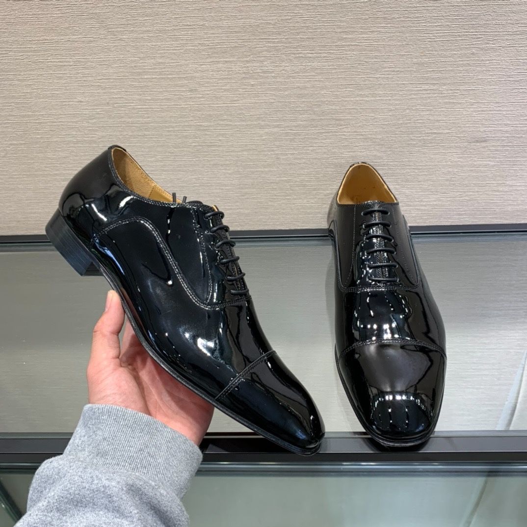 Giày Tây Christian Louboutin Oxford Màu Đen Bóng Mũi Nhọn