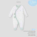 Bộ liền dài có tất cài lệch trắng in họa tiết gấu nâu NB Nous NB1S25-OP3-M03-OW-NB