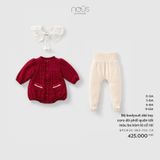 Bộ bodysuit dài tay caro đỏ phối quần tất màu be kèm lá cổ rời Nous