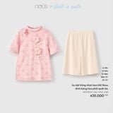 Áo dài hồng nhạt họa tiết Nous đính bông hoa phối quần be Nous