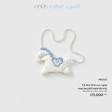 Túi đeo hình con ngựa màu be phối xanh da Nous