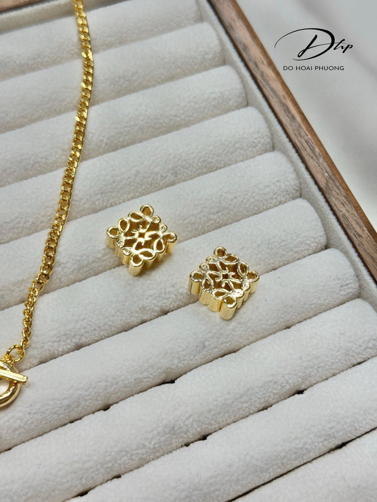 Q98 - PKH - T04111 - GOLD