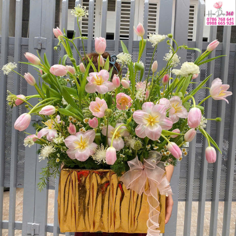 Hộp Hoa Tulip Hồng Thanh Khiết