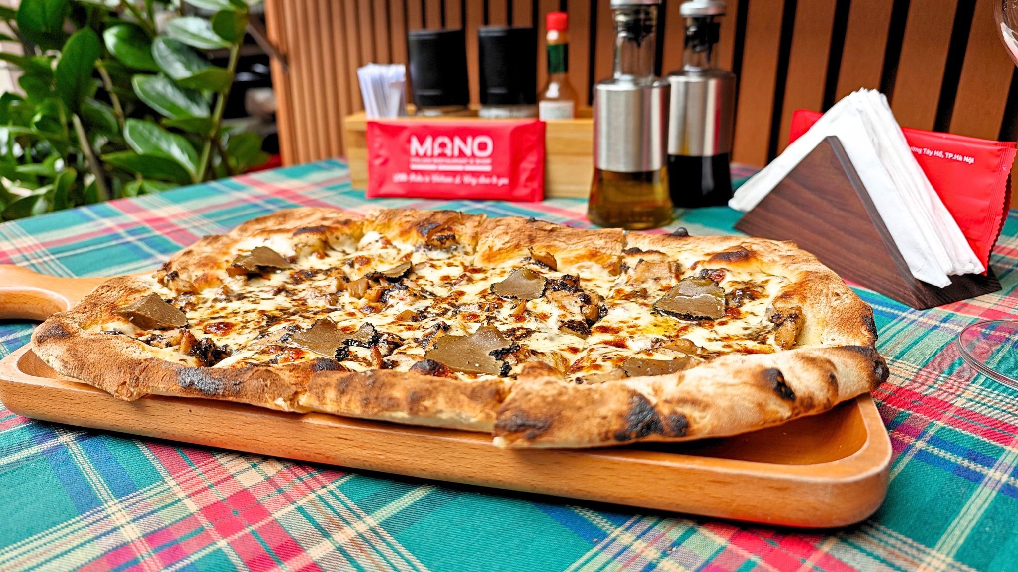  Pinsa al Tartufo 