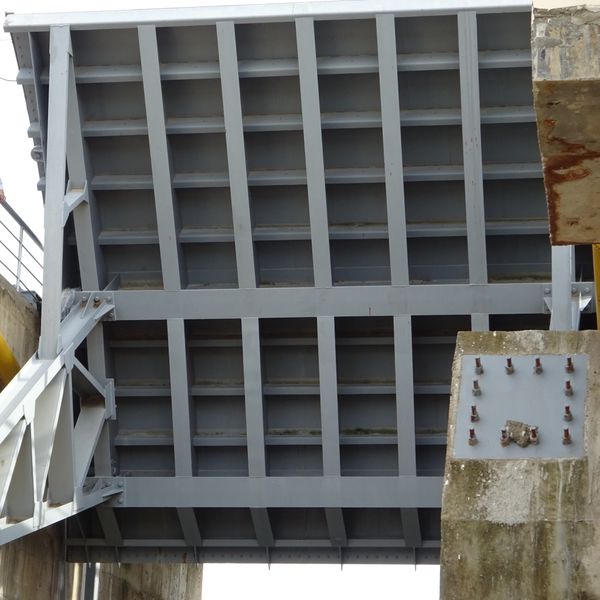  CỬA VAN CUNG DINH 3 