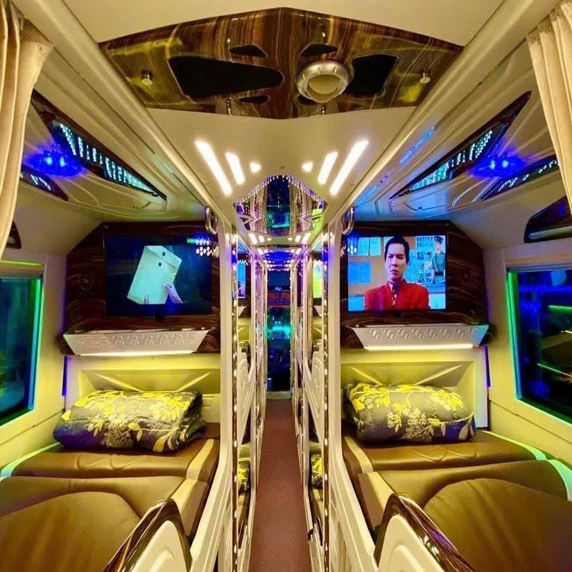 Hanoi-Hagiang (Departure: 09.30am, VIP 24-cabin Bus)