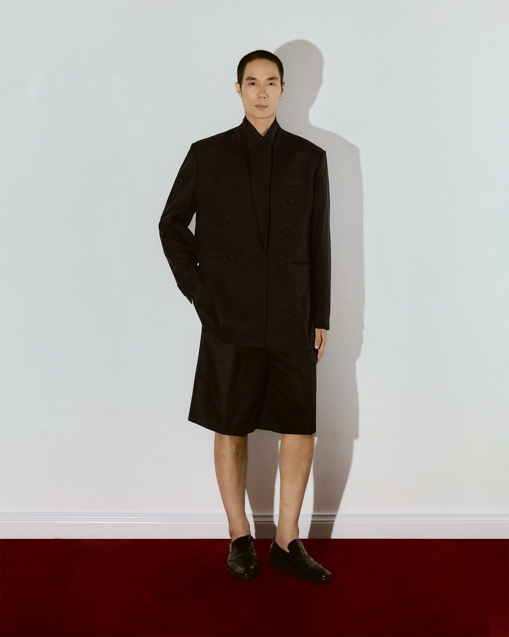  BLACK ARCH BERMUDA SHORTS 