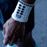  Băng bảo vệ cổ tay Compressport Unisex's Sweatbands 3D.Dots - White 