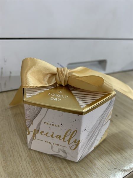 ST_Hộp Qùa_Hộp Qùa Hình Lục giác Nơ Lụa Cao Cấp A Lovely Day 4.5*4.5.8