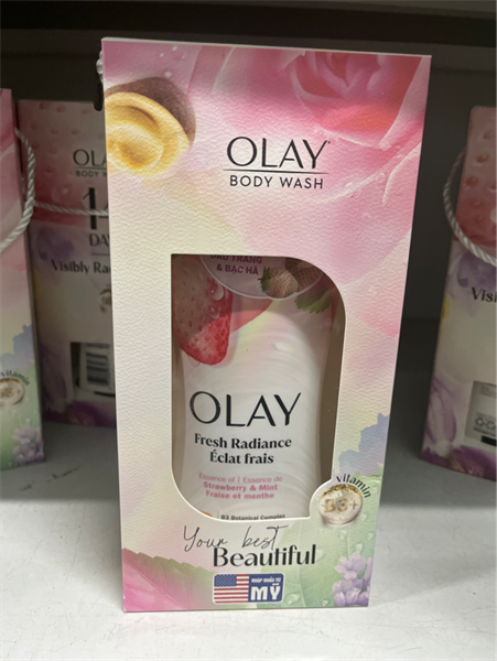OLAY_Hộp Quà Sữa Tắm Fresh Radiance Strawberry & Mint Body Wash 650ml