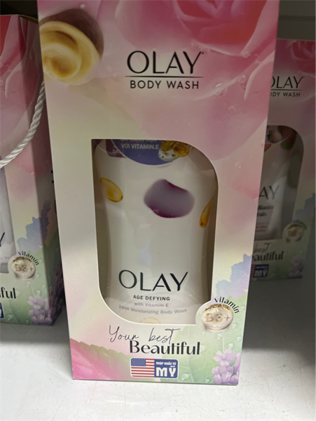 OLAY_Hộp Quà Sữa Tắm Fresh Radiance Strawberry & Mint Body Wash 650ml