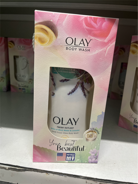 OLAY_Hộp Quà Sữa Tắm Fresh Radiance Strawberry & Mint Body Wash 650ml