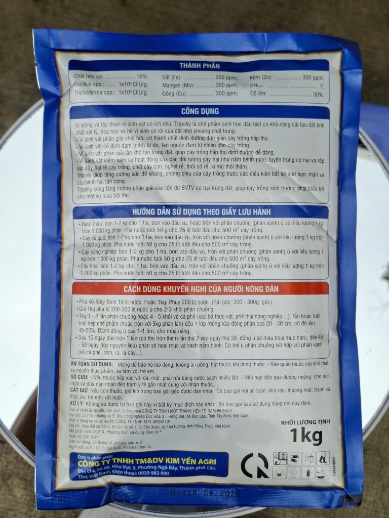 (Gói 1 Kg) Phân bón hữu cơ - Vi sinh - Vi lượng TRIPOLLY - Hiệu Trichoderma spp. Bacillus spp.: cung cấp dinh hữu cơ - vi sinh - vi lượng giúp đất tơi xốp, đề kháng nấm bệnh hại rễ cây trồng, tăng hấp thu dinh dưỡng. Phân hủy chất hữu cơ, xác bã thực vật