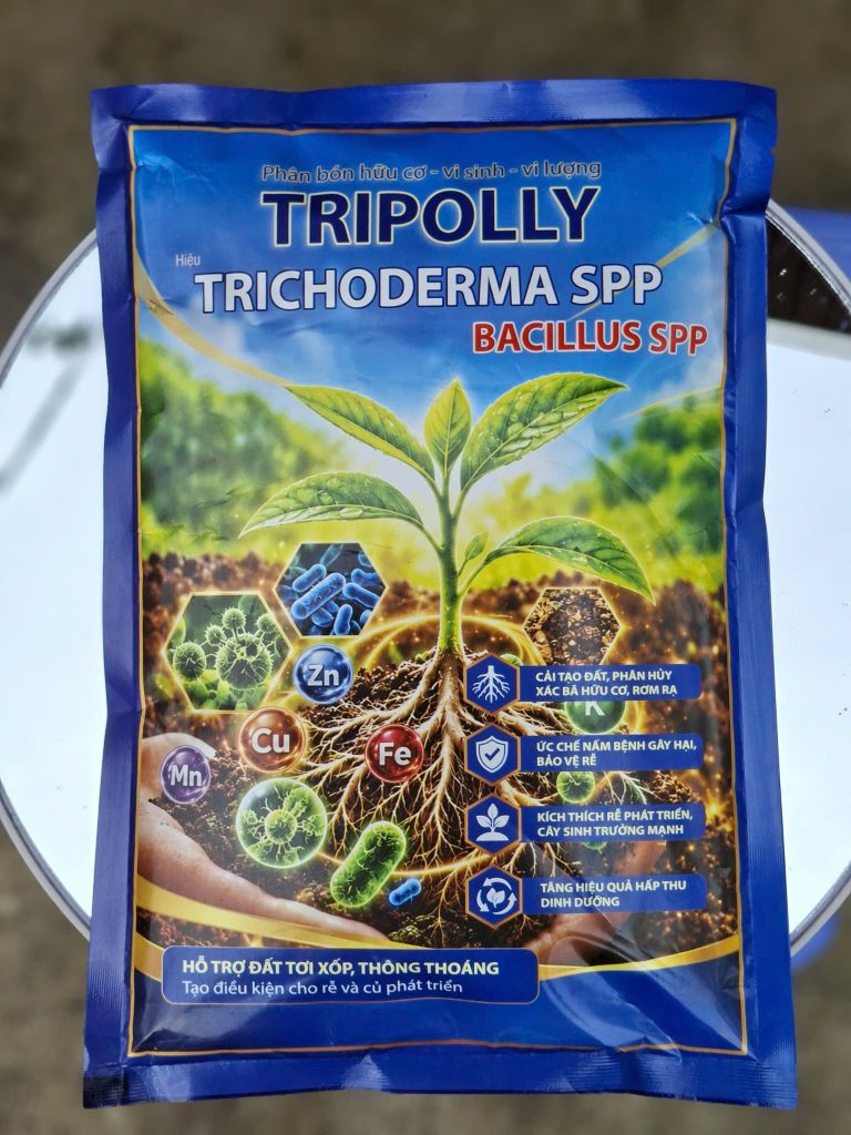 (Gói 1 Kg) Phân bón hữu cơ - Vi sinh - Vi lượng TRIPOLLY - Hiệu Trichoderma spp. Bacillus spp.: cung cấp dinh hữu cơ - vi sinh - vi lượng giúp đất tơi xốp, đề kháng nấm bệnh hại rễ cây trồng, tăng hấp thu dinh dưỡng. Phân hủy chất hữu cơ, xác bã thực vật