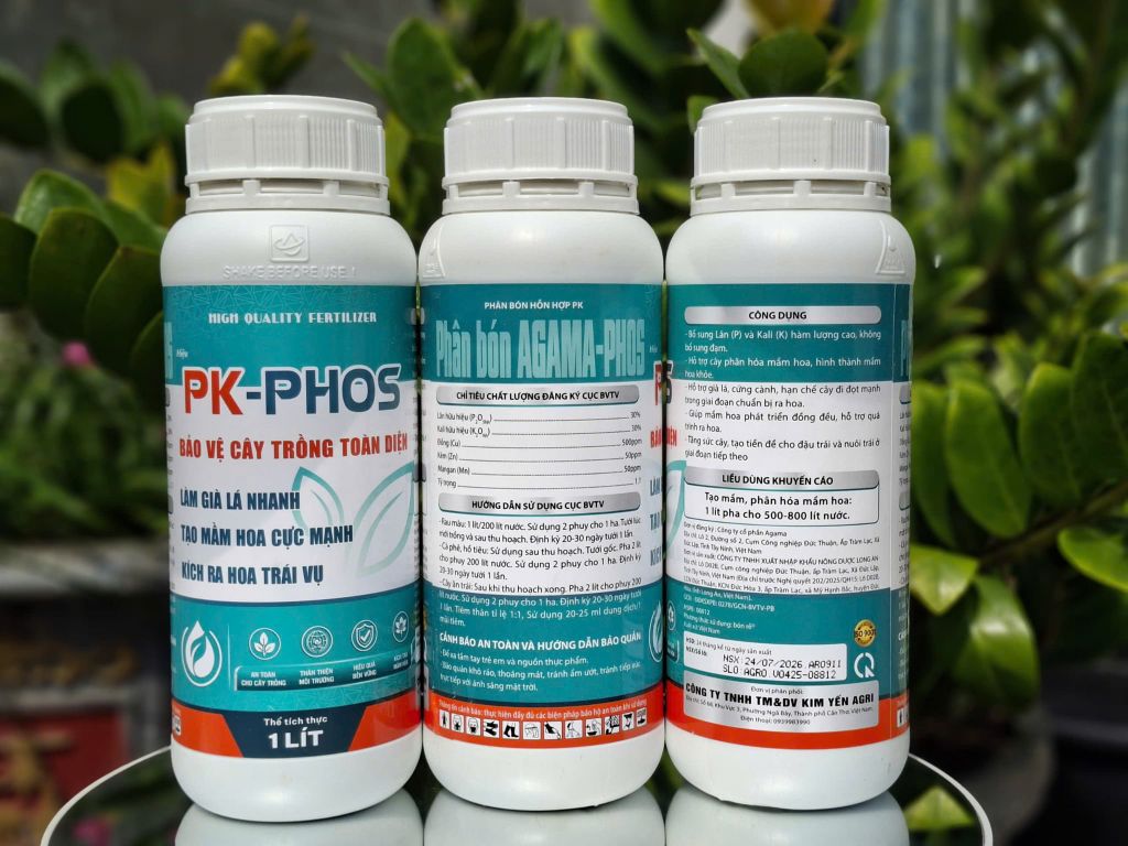 (Chai 1 Lít) Phân bón hỗn hợp PK AGAMA-PHOS [Hiệu PK PHOS]: bảo vệ cây trồng toàn diện, làm già lá nhanh, tạo mầm hoa cực mạnh, kích ra hoa trái vụ