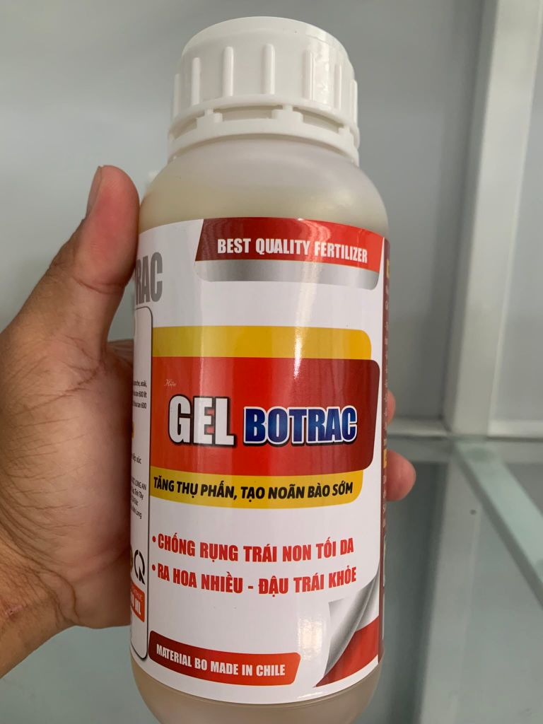 Gel Botract 500ml - công dụng như Bortrac hợp trí : hàm lượng bo cao 100.000 ppm: gia tăng thụ phấn, tạo noãn bào sớm, chống rụng trái non, ra hoa nhiều, đậu trái khỏe