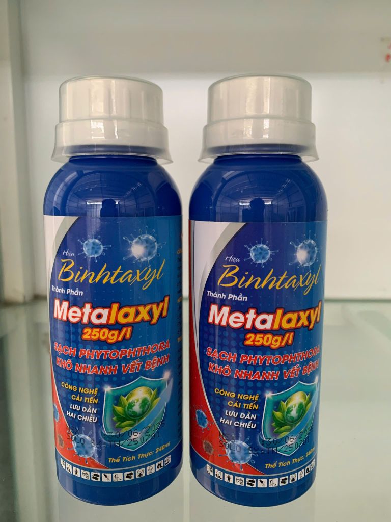 Thuốc trị nấm bệnh Metalaxyl Nước Chai 240ml, Phòng Ngừa Thối Trái Sầu Riêng, Vàng Lá Bưởi, Rụng Lá Bưởi, Chai Pha 200 Lít Nước
