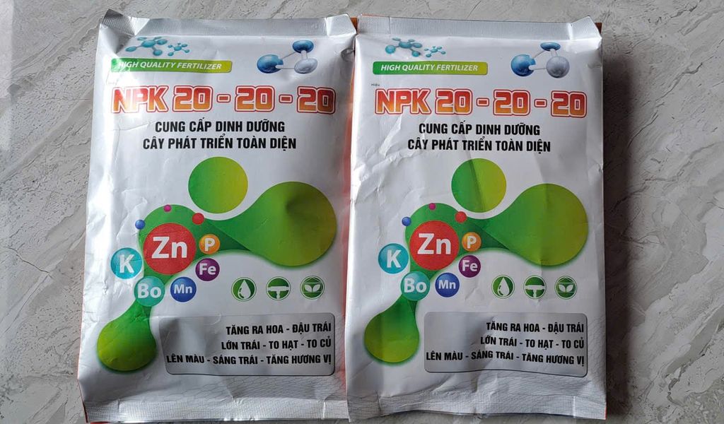 (gói 500g) NPK 20-20-20 : phân bón lá cung cấp dinh dưỡng cây phát triển toàn diện