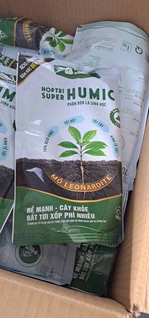 (1 Kg) Phân bón lá Humic super Hợp Trí 1kg - Dạng bột, Acid Humic 70%, giúp ra rễ, cải tạo đất