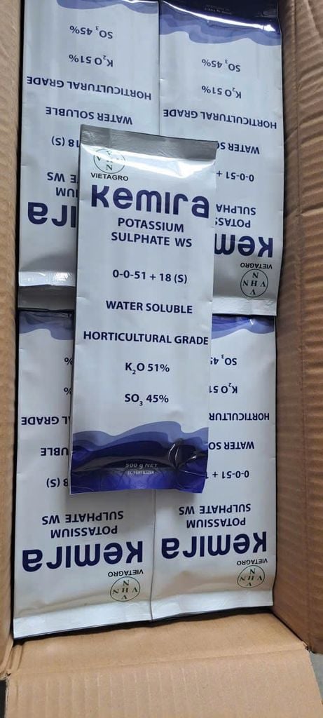 (Gói 500g) Phân bón lá KEMIRA - KALI TRẮNG của Thụy Điển: KEMIRA - POTASSIUM SULPHATE WS 0-0-51+18(S)