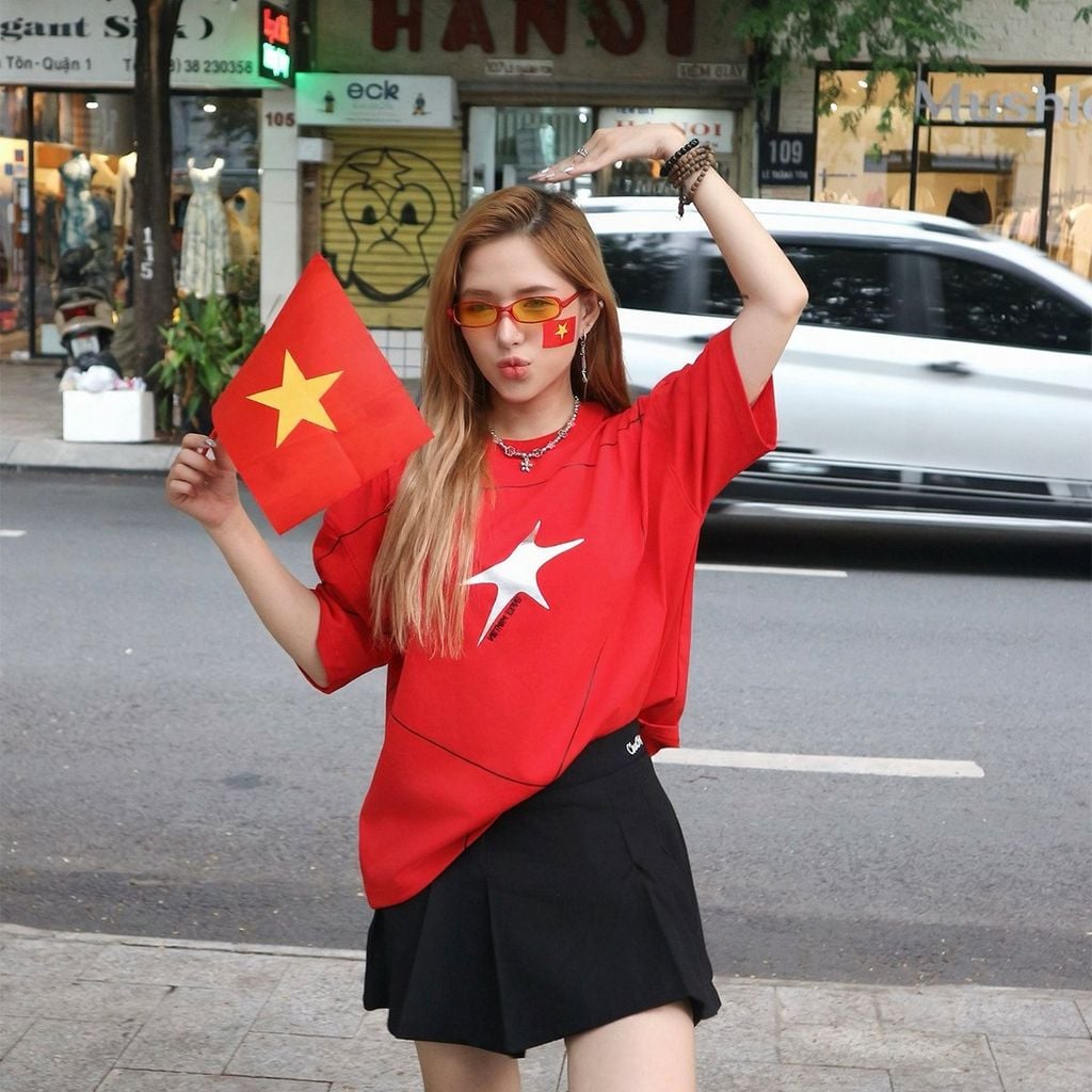 SILVER STAR BOXY TEE