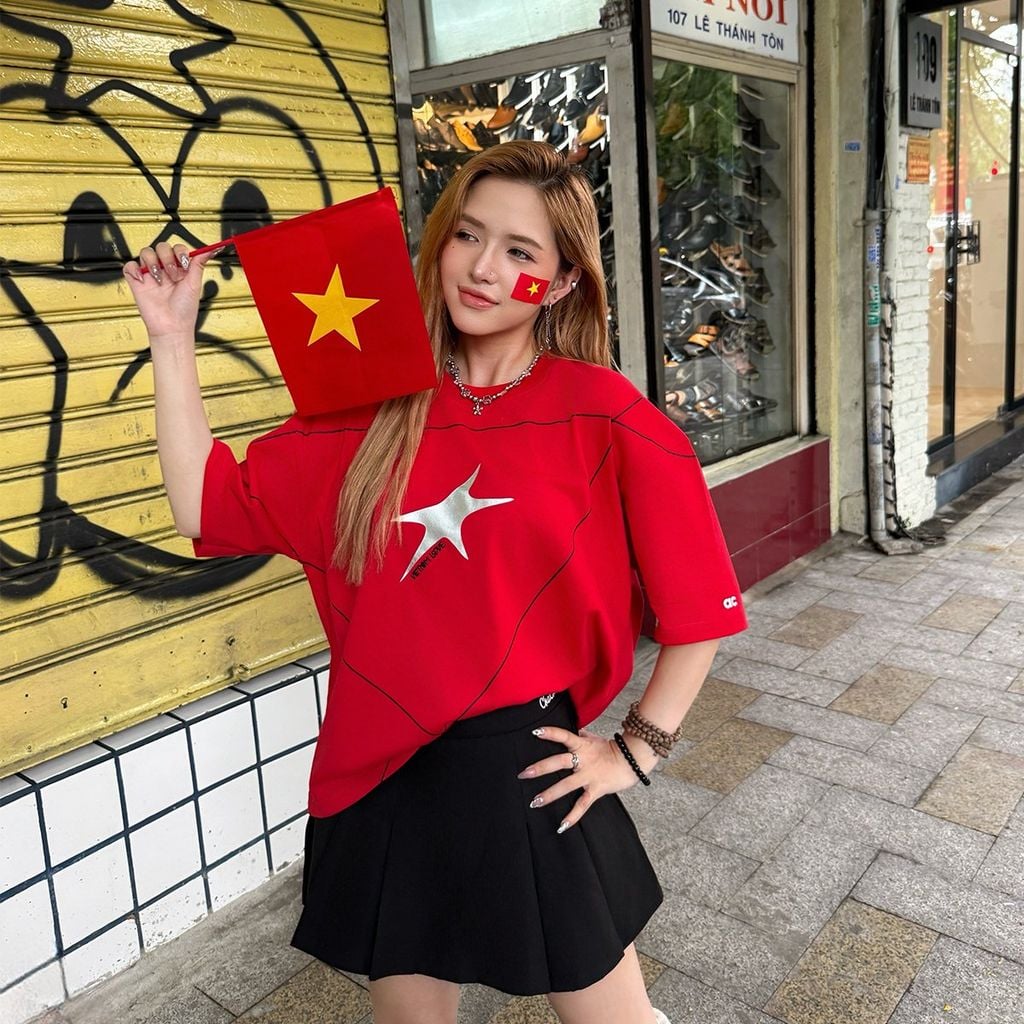 SILVER STAR BOXY TEE