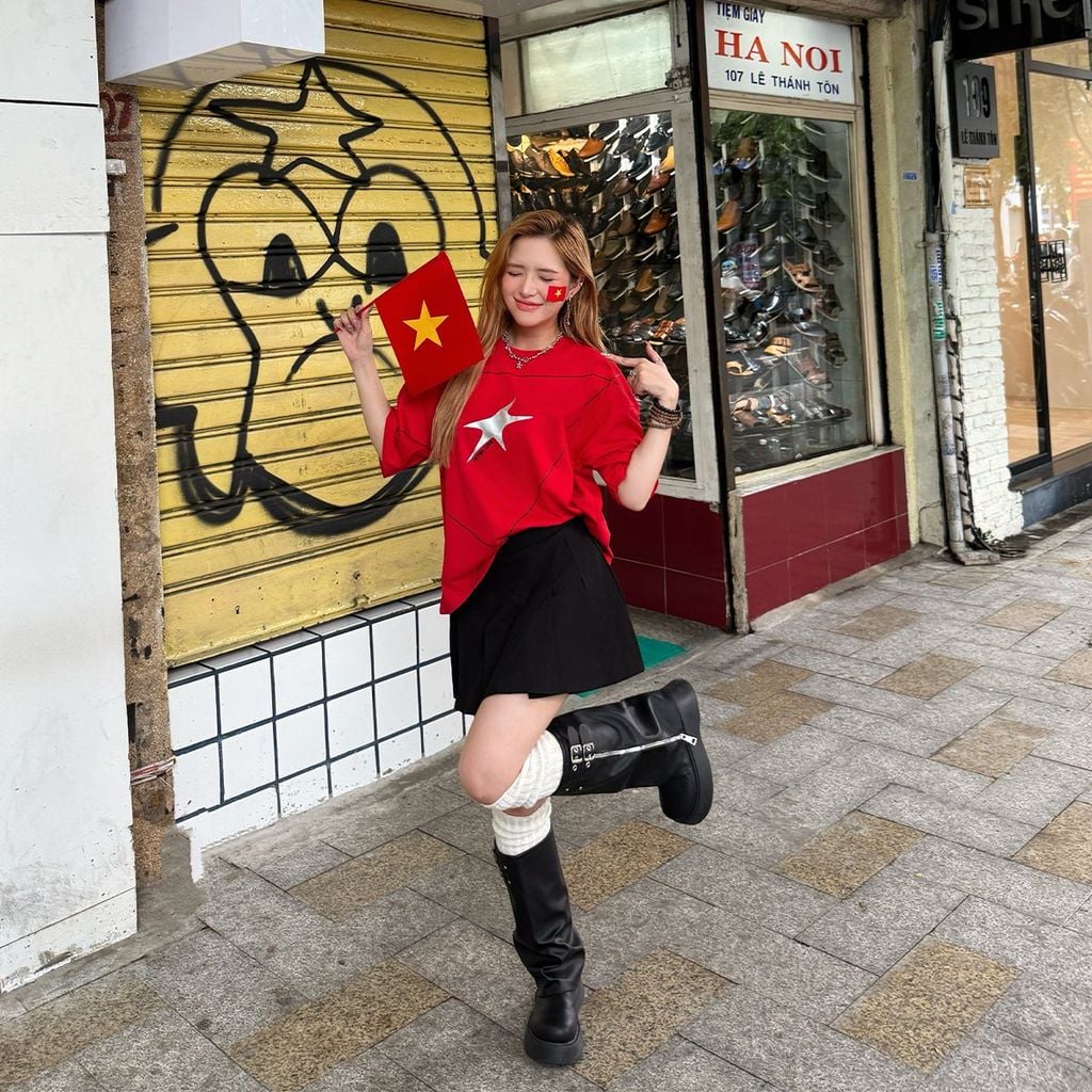 SILVER STAR BOXY TEE