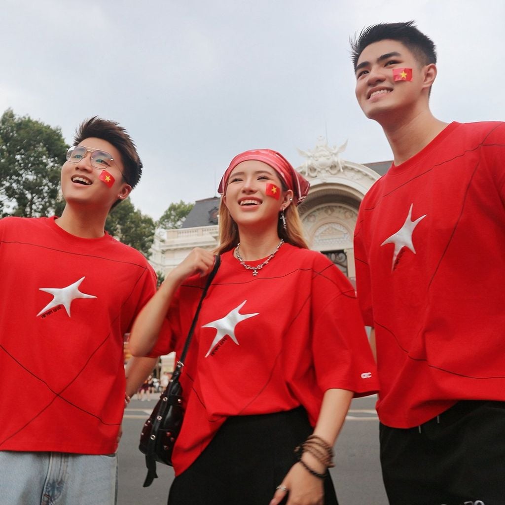 SILVER STAR BOXY TEE