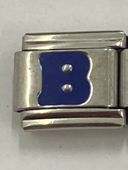 Chữ cái xanh có chân
