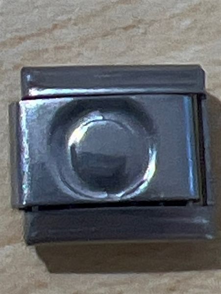 Chữ cái bạc chìm không chân