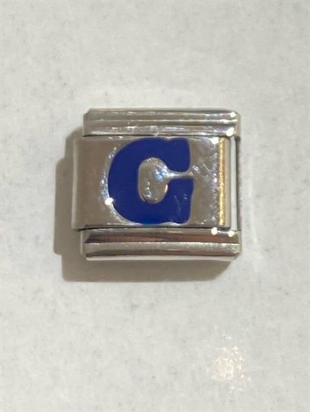 Chữ cái xanh có chân