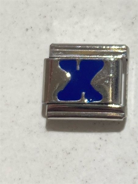 Chữ cái xanh có chân