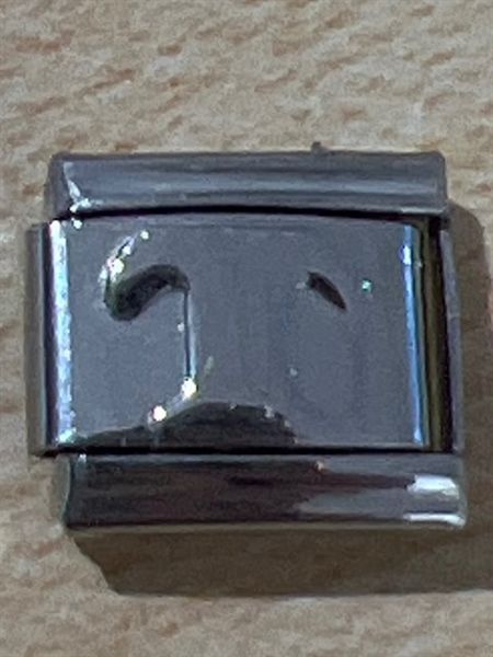 Chữ T bạc có chân