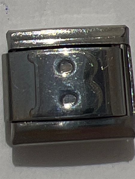 Chữ B bạc có chân