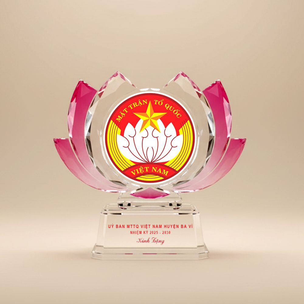Cúp pha lê in logo quà tặng Đại hội Mặt Trận Tổ Quốc Việt Nam