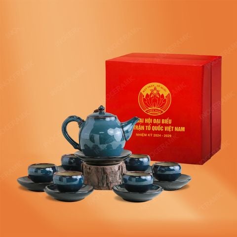 Quà tặng Đại hội đại biểu - Bộ ấm trà Đông Hoa men lam hoả biến