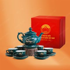 Bộ ấm trà Đài Các men lam Thuận buồm vẽ vàng quà tặng Đại hội Mặt Trận Tổ Quốc