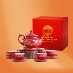 Bộ ấm trà Đài Các men đỏ Thuận buồm vẽ vàng quà tặng Đại hội MTTQ