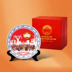 Đĩa biểu trưng in hình tranh cổ động Đại hội Mặt Trận Tổ Quốc