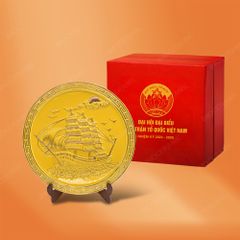 Đĩa trưng bày Thuận Buồm men màu kẻ vàng quà tặng Đại hội Mặt Trận Tổ Quốc