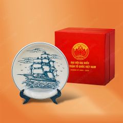 Đĩa trưng bày hoa văn vẽ tay in logo Đại hội Mặt Trận Tổ Quốc MTTQ